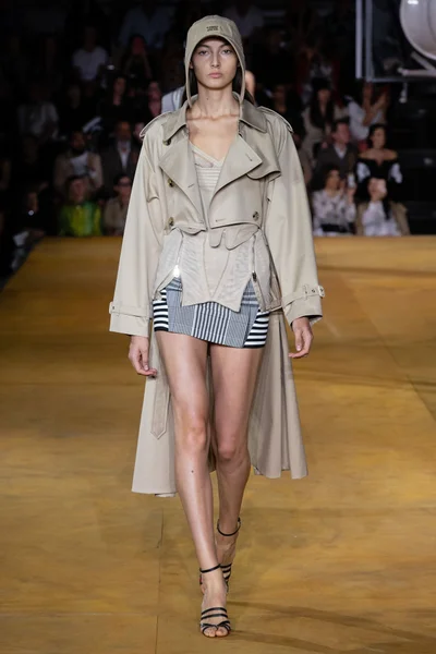 Look 50